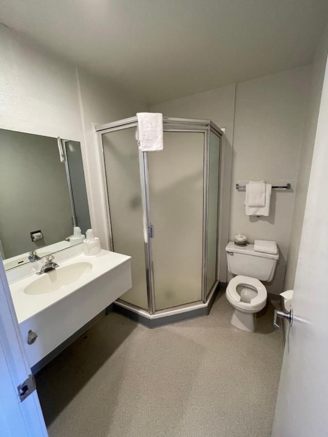 Econo Hotel 2*